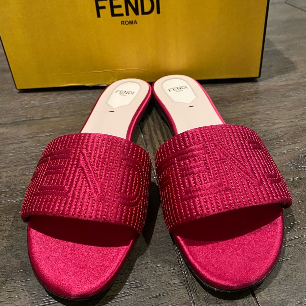 Fendi embroidery flat sandals